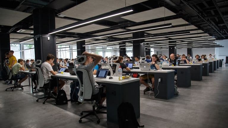 Bàn làm việc logistics